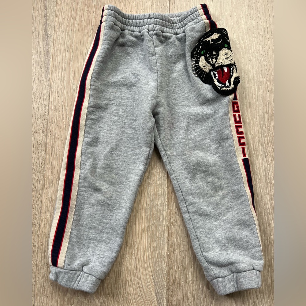 Gucci Boys Size 4 Grey Sweatpants joggers w/ Tiger Gucci Logo